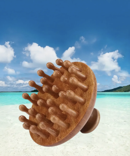 Brosse massante en bois by Hinaiti